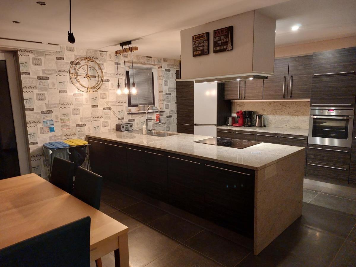 Le Reposoir Maison Spacieuse Avec Feu Au Bois Bertogne Eksteriør billede